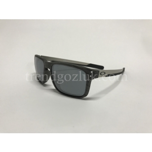 OAKLEY OO 9384 04